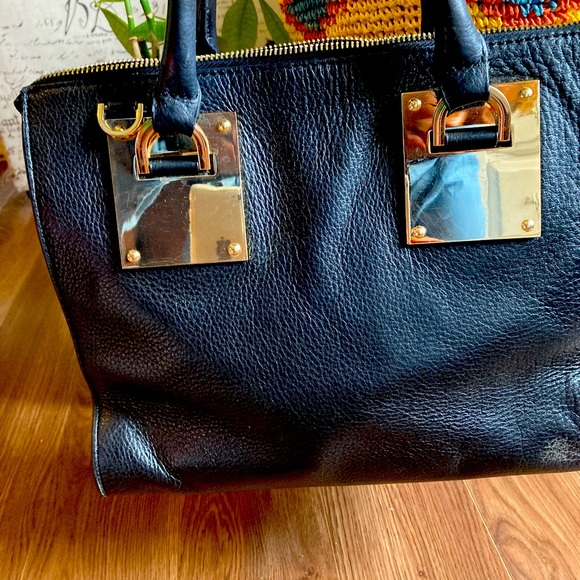 Danier Sage" metal black leather satchel with gold trimmings - Picture 10 of 16